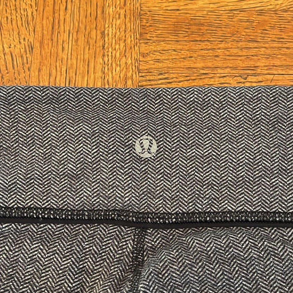 Lululemon Wunder Under houndstooth print size 4 - Picture 4 of 5